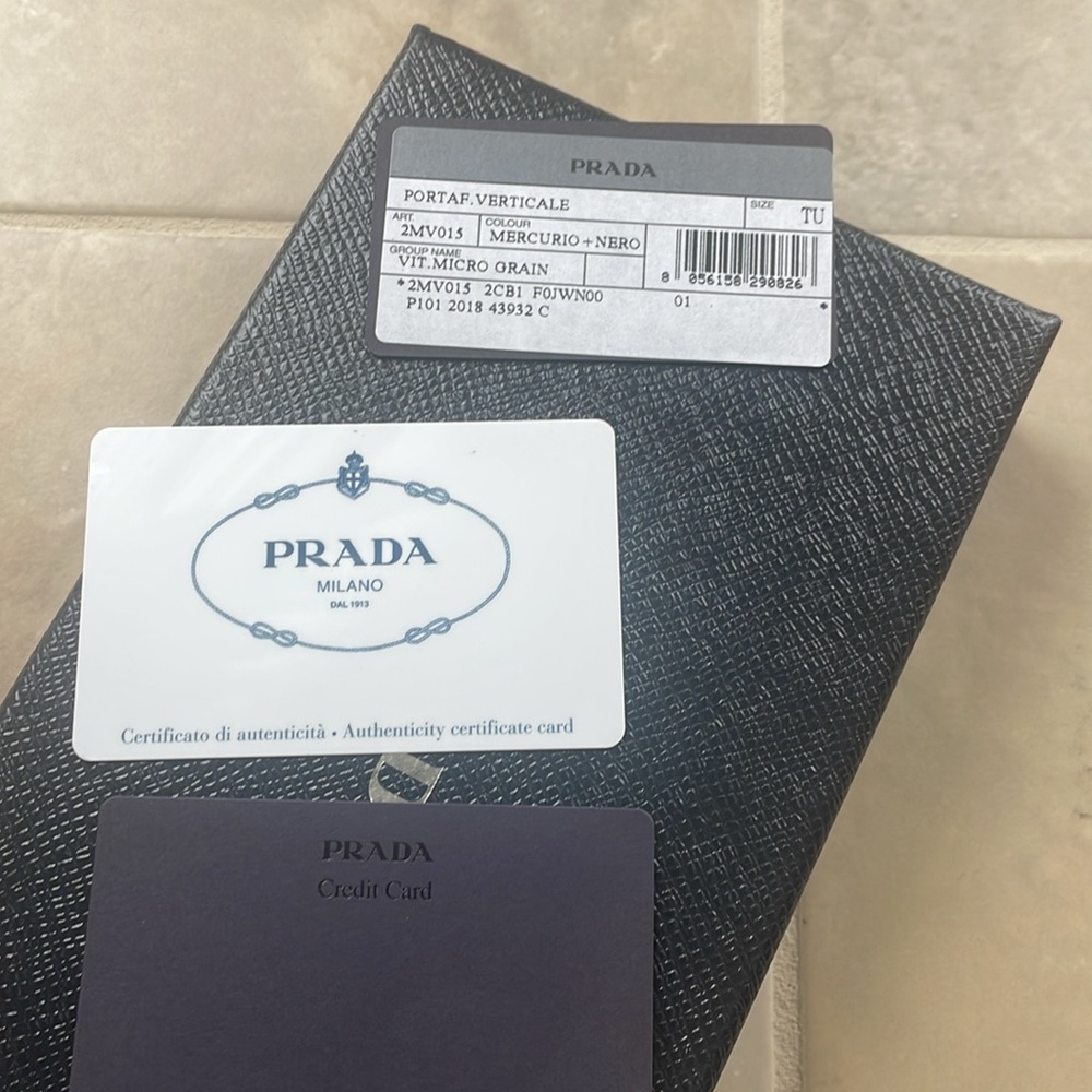 Authentic Prada wallet - Picture 9 of 9